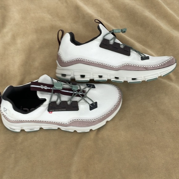 On Cloud Away Brand New Without Box - Picture 2 of 7